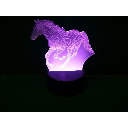 79 - USB 3D NIGHTLIGHT IN THE SHAPE OF A HORSE WITH BOX AND REMOTE CONTROL.