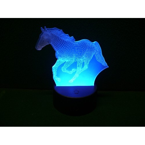 79 - USB 3D NIGHTLIGHT IN THE SHAPE OF A HORSE WITH BOX AND REMOTE CONTROL.