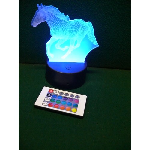 79 - USB 3D NIGHTLIGHT IN THE SHAPE OF A HORSE WITH BOX AND REMOTE CONTROL.