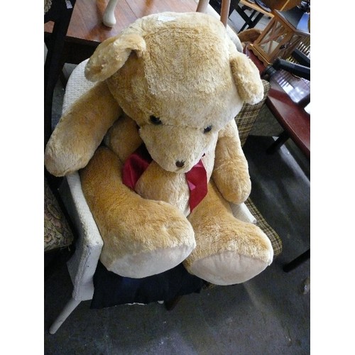 411 - VERY LARGE TEDDY BEAR