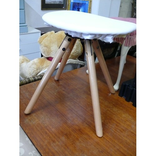 379 - BUTTON TOP STOOL AND A MODERN SPAYED LEG STOOL WITH WHITE VINYL TOP.