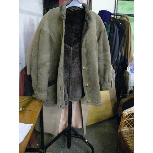 413 - LADIES SHEEPSKIN JACKET SIZE 34