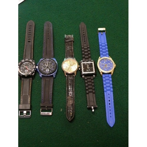 51 - FIVE WATCHES -  TWO CROSS HATCH AND THREE OTHERS.