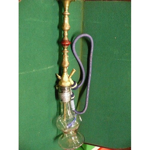 116 - LARGE DECORATIVE BRASS AND GLASS HOOKAH PIPE.