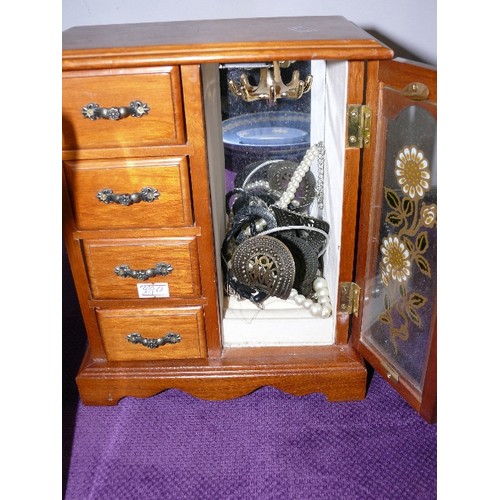 127 - DECORATIVE JEWELLERY BOX WITH CONTENTS OF COSTUME JEWELLERY.