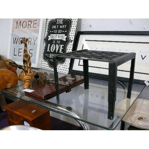 130 - A SELECTION OF DECORATIVE WOODEN TREEN ITEMS PLUS A VINTAGE CAST IRON STAND.