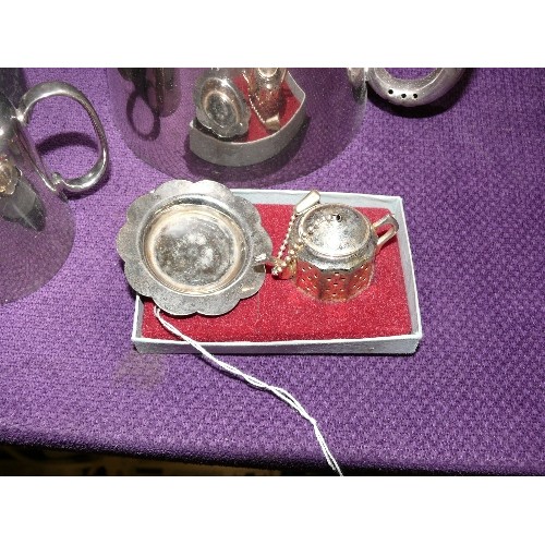 135 - A VINTAGE SILVER PLATED TEA SERVICE AND A MI-TEA INFUSER.