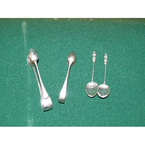 25 - A PAIR OF HALLMARKED SILVER APOSTLE SPOONS, A PAIR OF ARGENTINA SILVER SUGAR TONGS AND A PAIR OF SIL... 