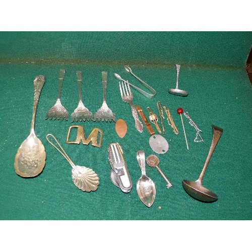 16 - COLLECTION OF MIXED SILVER PLATE AND METAL ITEMS.