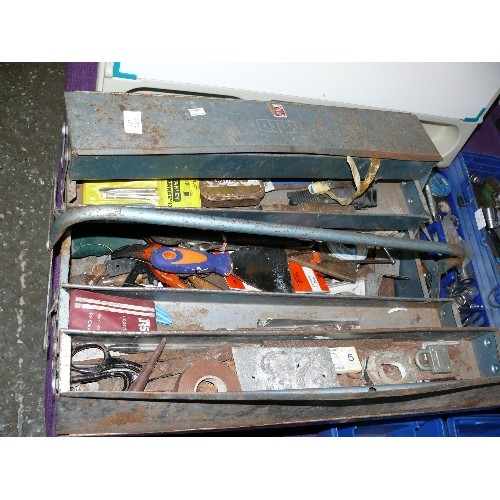 160 - VERY LARGE METAL TOOL BOX AND CONTENTS OF TOOLS.