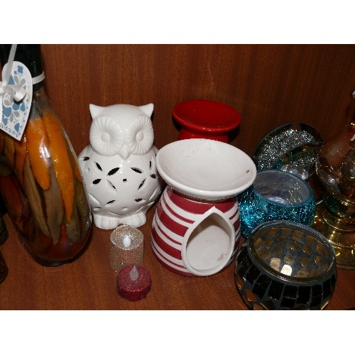 149 - SELECTION OF TEALIGHT HOLDERS AND OIL BURNERS.