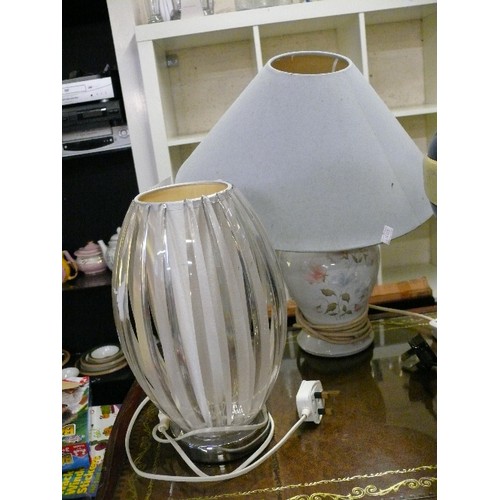 180 - A CERAMIC TABLE LAMP BY DENBY, A MODERN DECORATIVE TABLE LAMP AND A LARGE BLUE TABLE LAMP.