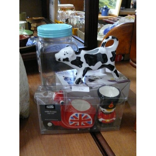 270 - SOLDIER AND VESPA EGG CUPS, NEW IN BOX, A COW SHAPED MILK JUG WITH BOX AND A LARGE GLASS STORAGE JAR... 