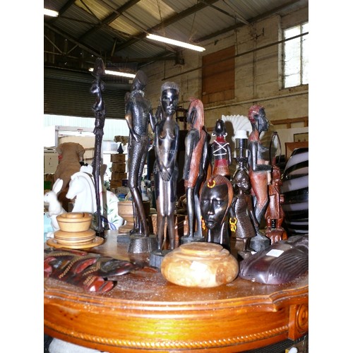 258 - LARGE COLLECTION OF CARVED AFRICAN TREEN FIGURES AND ORNAMENTS.