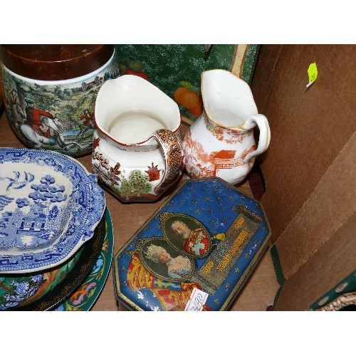 247 - BOX OF MIXED COLLECTABLE AND DECORATIVE ITEMS.