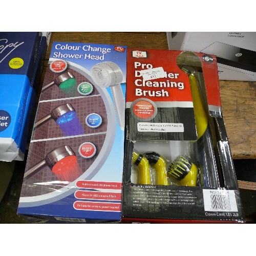 431 - A NEW BOXED COLOUR CHANGE SHOWER HEAD AND A NEW BOXED PRO DETAILER CLEANING BRUSH.