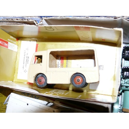 337 - A MIXED COLLECTORS BOX OF CARS, LORRIES, TRACTORS AND OTHER VEHICLES INCLUDING MATCHBOX, CORGI AND D... 