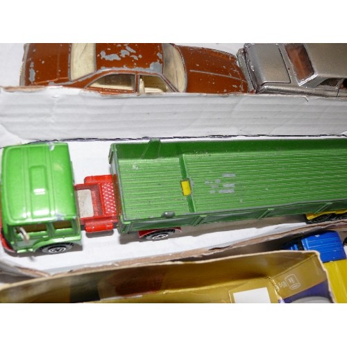 359 - A MIXED COLLECTORS BOX OF CARS, LORRIES AND OTHER VEHICLES INCLUDING CORGI.