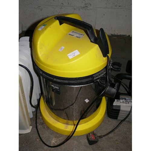 250 - KARCHER VACUUM CLEANER