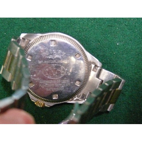 31 - A GENTS ROTARY WRISTWATCH WITH STAINLESS STEEL STRAP.