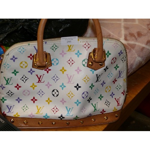 295 - A HANDBAG MARKED 'LOUIS VUITTON'.