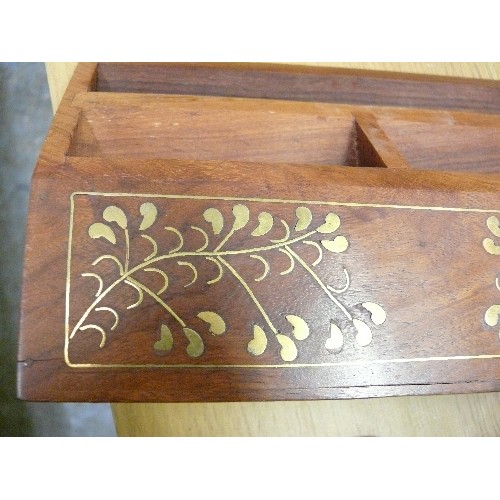 319 - HEAVY MAHOGANY DESK TOP LETTER RACK WITH INLAID BRASS DESIGN.