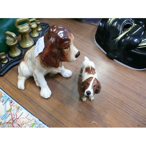 322 - A BESWICK SPANIEL AND A SYLVAC BROWN AND WHITE SPANIEL.