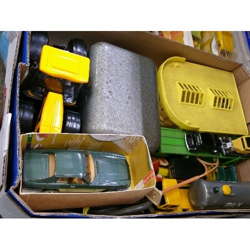 357 - A MIXED COLLECTORS BOX OF CARS AND OTHER VEHICLES INCLUDING CORGI AND BRITAINS PLUS A TRI-ANG POWER ... 