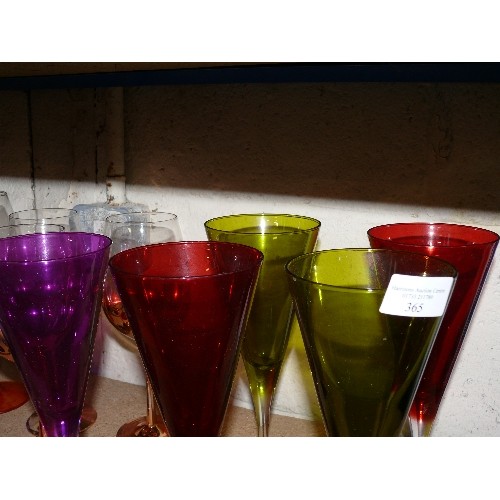 365 - A NICE SELECTION OF MIXED COLOURED GLASSWARE.