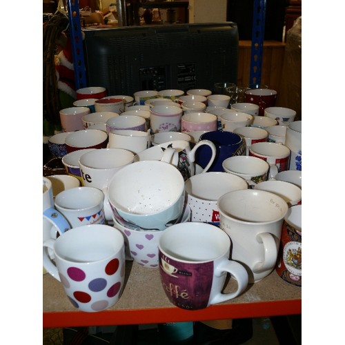 366 - A LARGE QUANTITY OF MIXED MUGS.