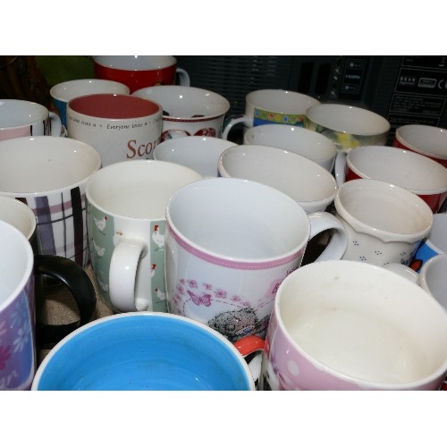 366 - A LARGE QUANTITY OF MIXED MUGS.