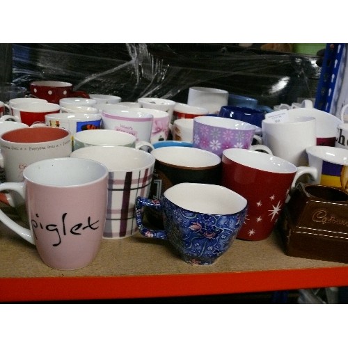 366 - A LARGE QUANTITY OF MIXED MUGS.