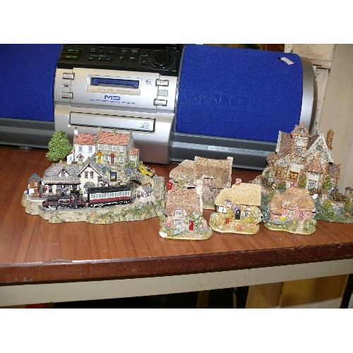 369 - A COLLECTION OF LILLIPUT LANE AND DANBURY MINT MODEL HOUSES.