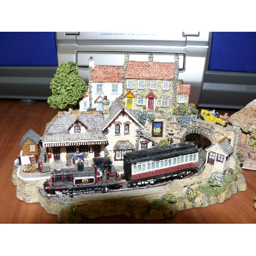 369 - A COLLECTION OF LILLIPUT LANE AND DANBURY MINT MODEL HOUSES.