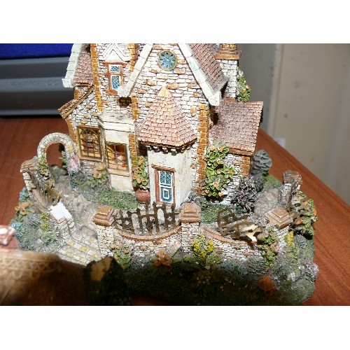 369 - A COLLECTION OF LILLIPUT LANE AND DANBURY MINT MODEL HOUSES.