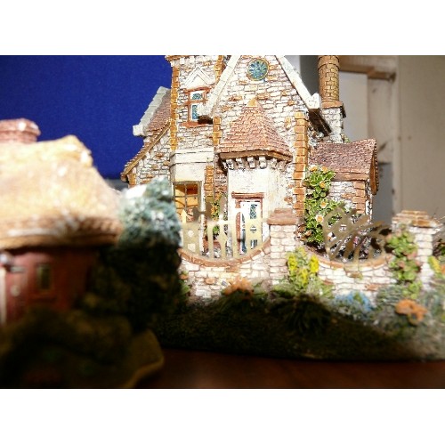 369 - A COLLECTION OF LILLIPUT LANE AND DANBURY MINT MODEL HOUSES.