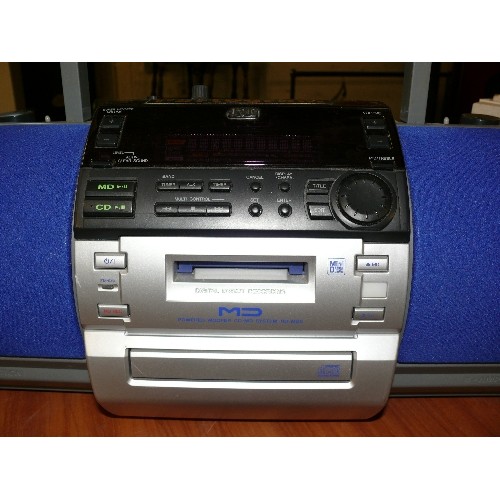 371 - JVC BOOM BOX, CD MD PLAYER RD-MD5.