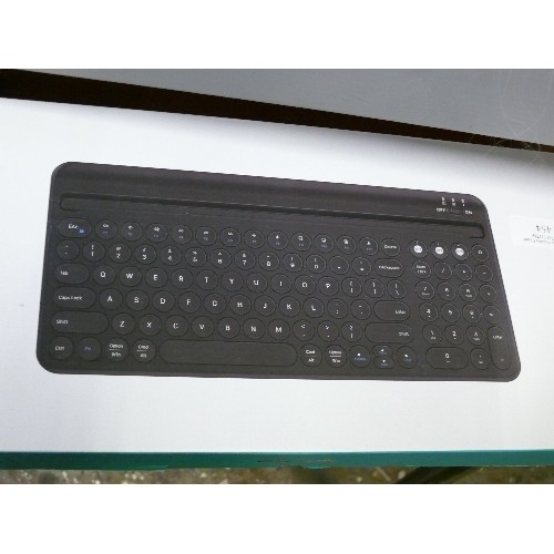 454 - JELLY COMB 7- COLOUR WIRELESS KEYBOARD CASE, BOXED AND JELLY COMB BLACK KEYBOARD, BOXED.