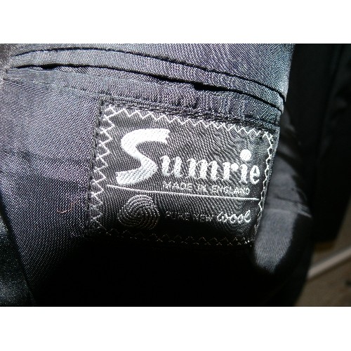 466 - DINNER SUIT PURE WOOL BY SUMRIE OF ENGLAND, SIZE 31W X 31L.