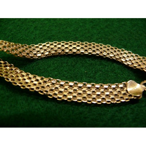 41 - A 9CT GOLD MESH CHAIN BRACELET FULLY HALLMARKED. 5.2 GRAMS.