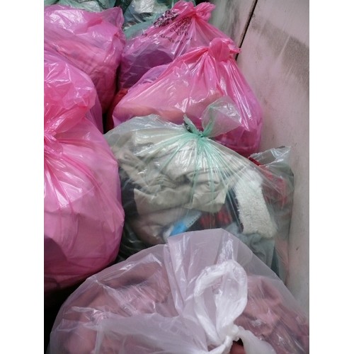 522 - SIX BAGS OF MIXED CLEAN CLOTHES, MOSTLY LADIES.