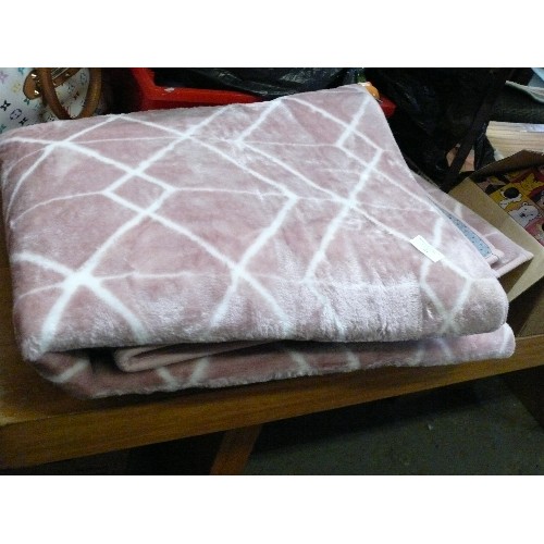 281 - VERY SOFT PINK RUG 110CM X 160CM