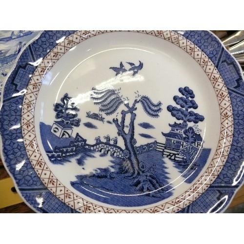 327 - THREE VINTAGE PORCELAIN PICTURE WALL PLATES, ONE SPODE, ONE DELPH AND ONE WILLOW PATTERN.