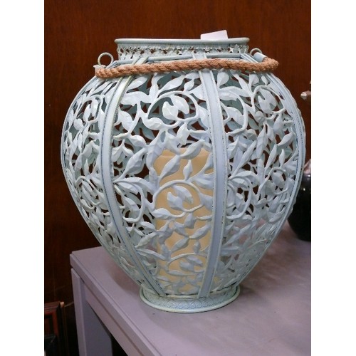 451 - LARGE GREEN FRETWORK METAL CANDLE HOLDER WITH ROPE HANDLE AND A SHUDEHILL VASE.