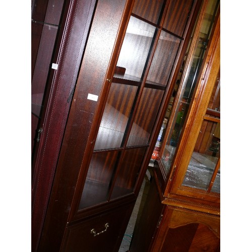 480 - MAHOGANY STYLE SLIM CORNER DISPLAY CABINET WITH GLASS DOORS AND AN UNDER DRAWER.