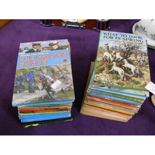 127 - COLLECTION OF VINTAGE LADYBIRD BOOKS.