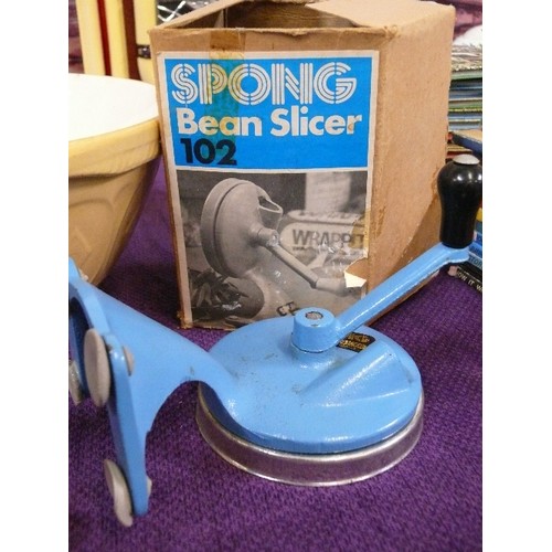 128 - A SPONG BEAN SLICER WITH 0RIGINAL BOX PLUS A VINTAGE MIXING BOWL (CRACK IN BASE).