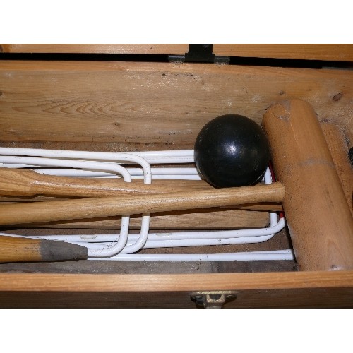 131 - LOVELY VINTAGE COUNTY CROQUET SET IN ORIGINAL BOX.