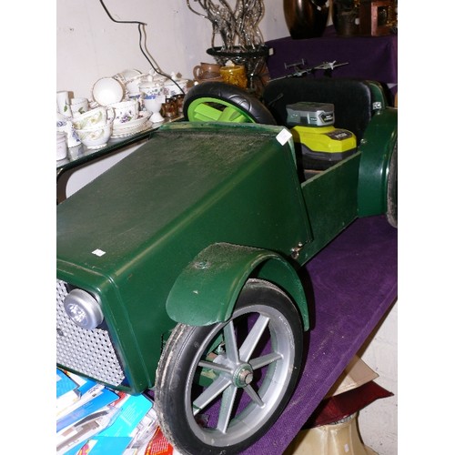 150 - BATTERY POWERED CHILD SPORTS CAR IN BRITISH RACING GREEN, RETRO STYLE.