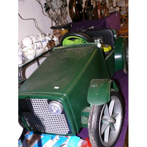 150 - BATTERY POWERED CHILD SPORTS CAR IN BRITISH RACING GREEN, RETRO STYLE.